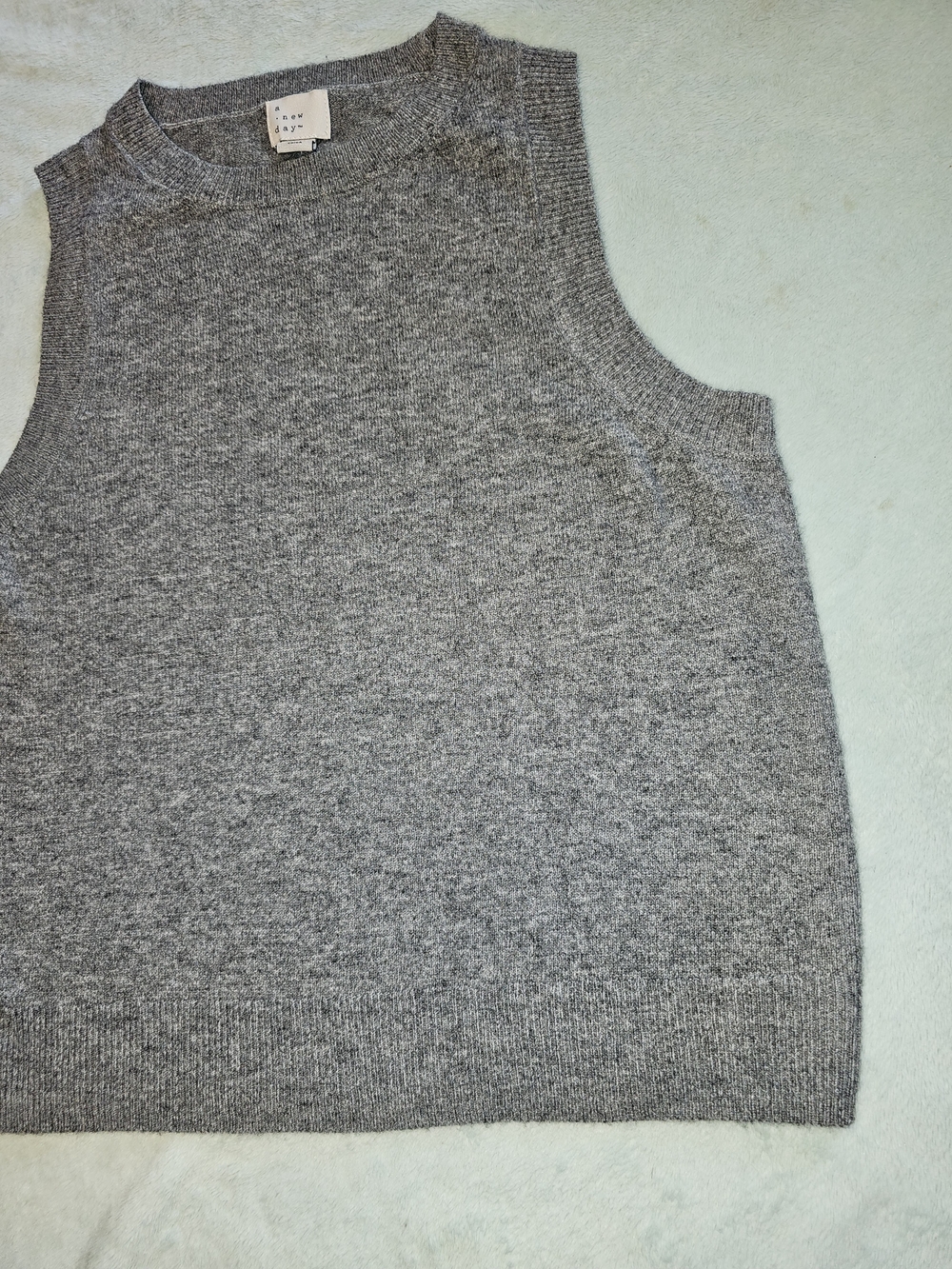 Gray Sleeveless Sweater Vest – XS – NWT - Picture 4 of 6